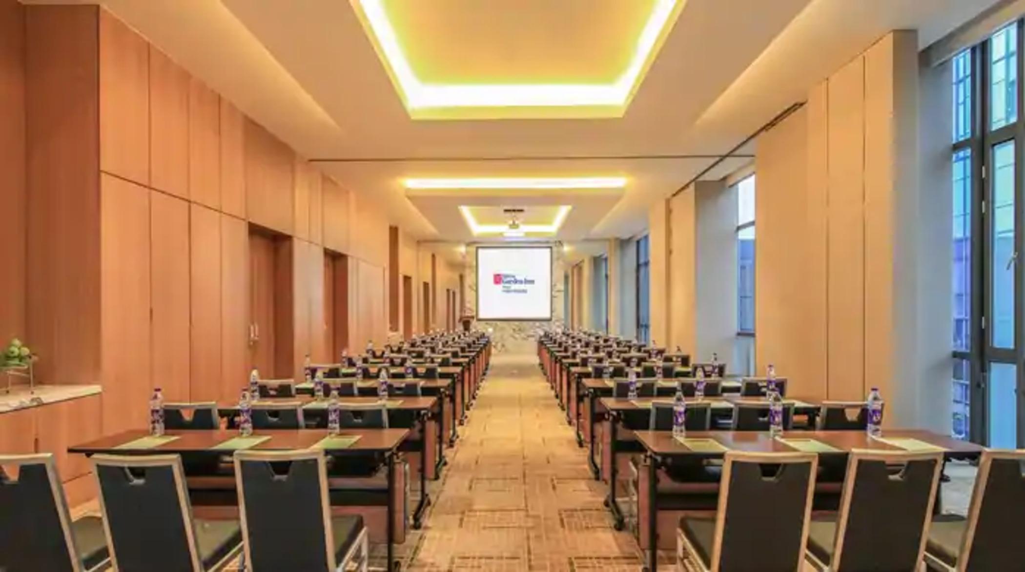 Hilton Garden Inn Ningbo Extérieur photo